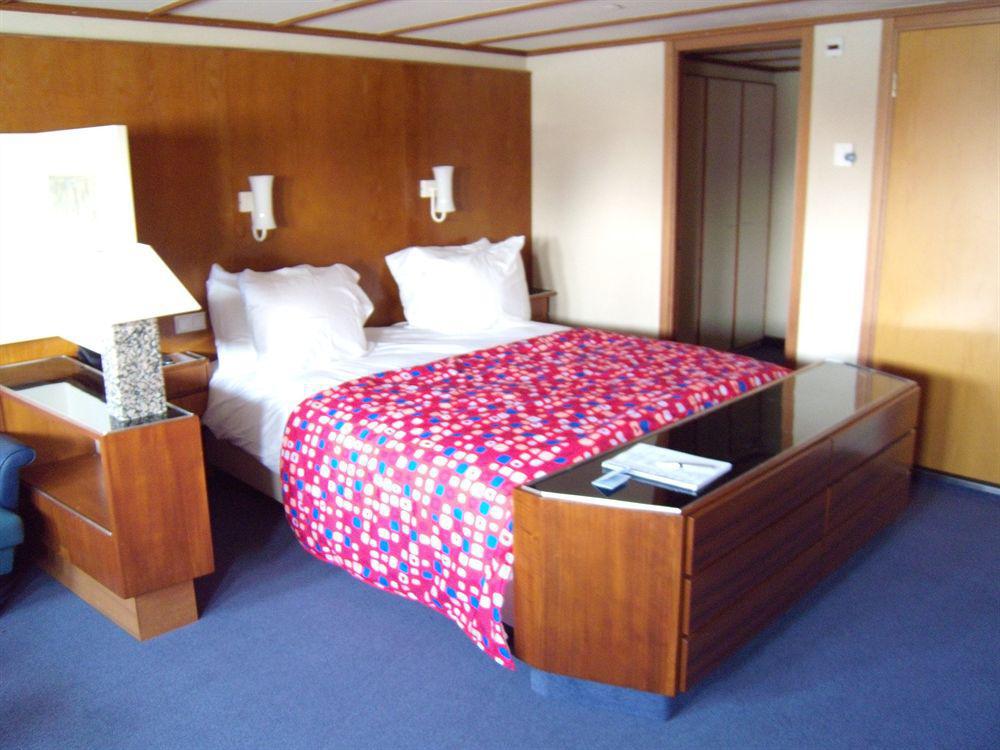 Ss By Westcord Hotel